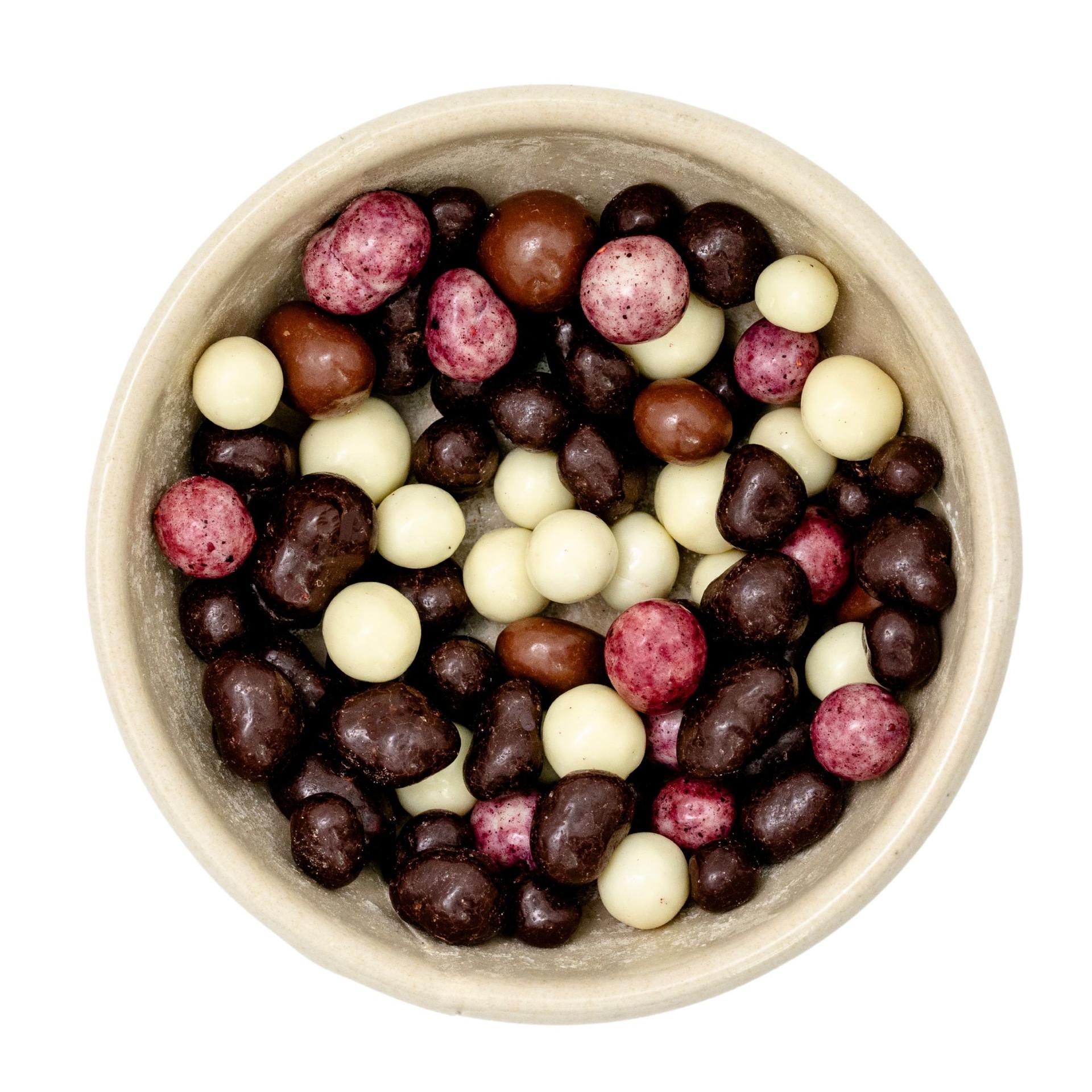 Mirtilos, framboesas e pedaços de morango em três tipos de chocolate biológico Fairtrade 5kg